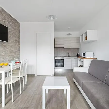 Apartment L'oiseau Bleu - Terrasse - Place Non Privative Parking Collectif - Climatisation *