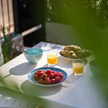 L'Oiseau Bleu Studio Terrasse Parking Wifi Μεντόν