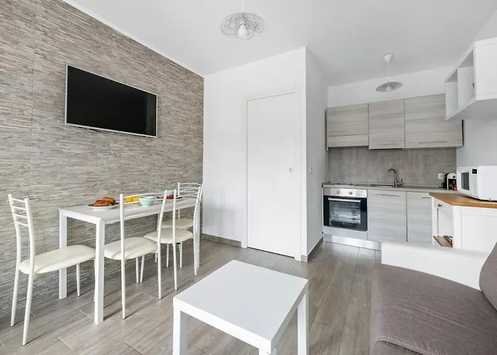 Loiseau Bleu -studio Terrasse - Parking - Clim Apartmán *
